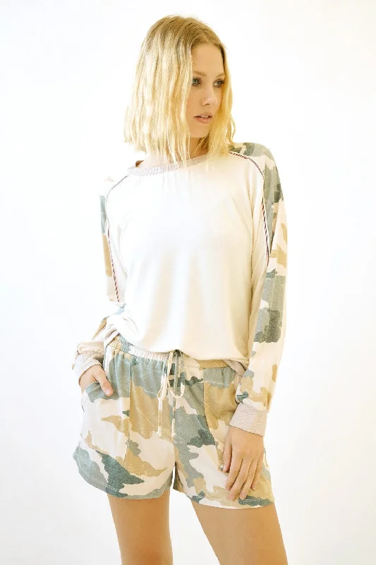 Dressing Tips Camo Stripe Sleeve Pullover | MYSTREE *30A JANUARY PREORDER