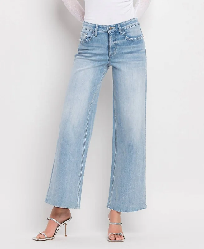 Short Design The Best Of The Best Jeans In Light Wash