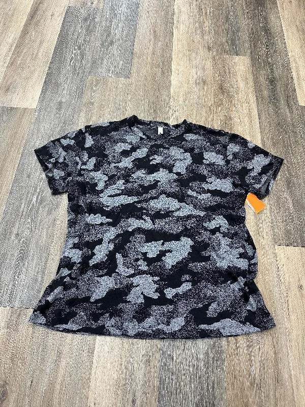 Effortless Outfits Athletic Top Short Sleeve By Lululemon In Camouflage Print, Size: 10 Effortless Outfits Athletic Top Short Sleeve By Lululemon In Camouflage Print, Size: 10