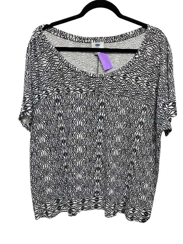 New Autumn And Winter Styles Top Short Sleeve By Old Navy In Black & White, Size: 2x New Autumn And Winter Styles Top Short Sleeve By Old Navy In Black & White, Size: 2x