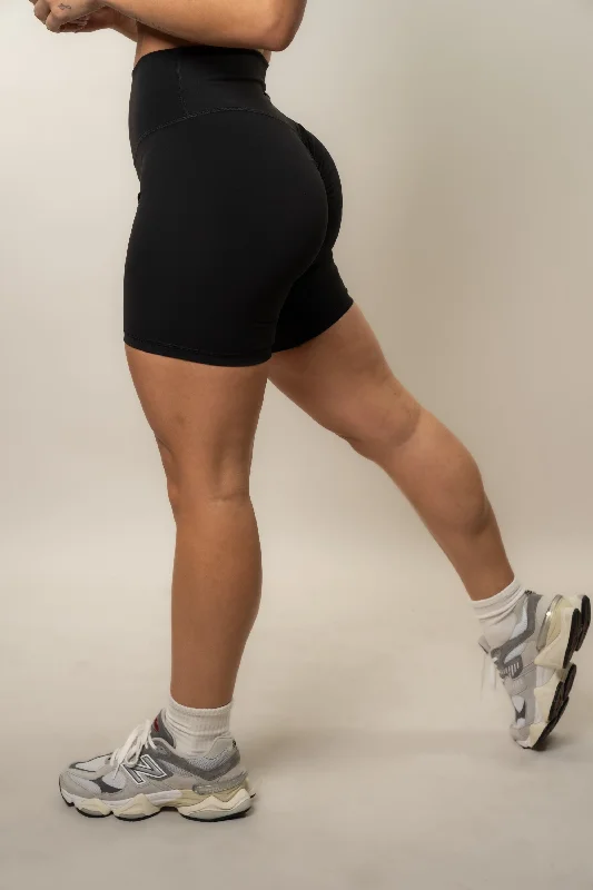Versatile Wear 6" Effortless Scrunch Shorts - Black
