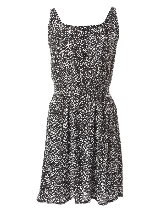 Elegant Fit Label Sleeveless Short Dress